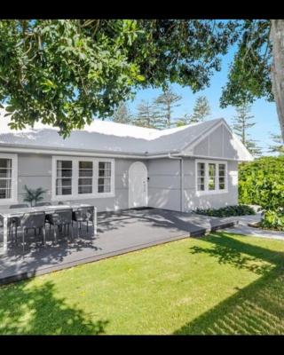 Charming 3-Bed Byron Bay Home with Outdoor Dining