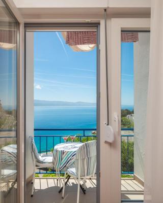 Caleta Seaview Suites - Pool & Jacuzzi