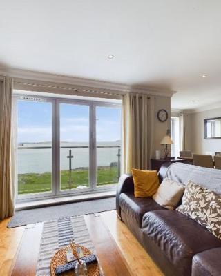 Cosy 3 bedroom apartment in central Portrush with sea views