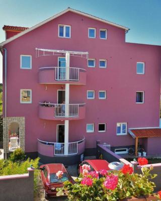 Apartments & Rooms Nikolić