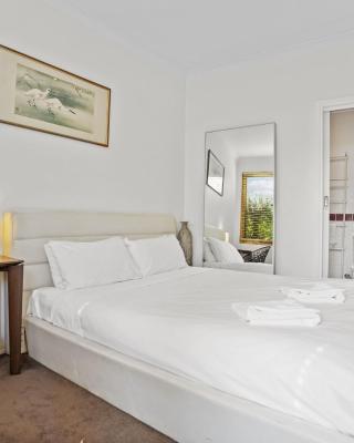 Simple Comfort - One bedder in South Yarra