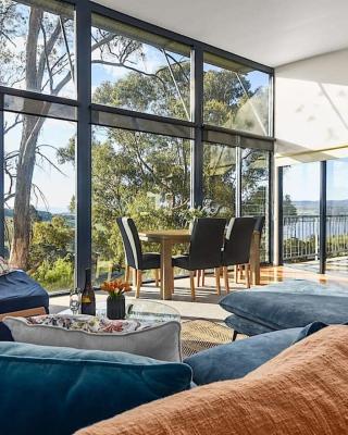 Tamar Valley Treetop Retreat with River Views