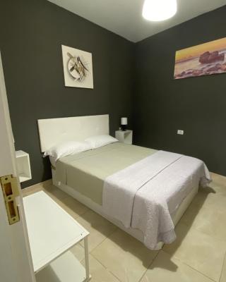 DELUXE ROOM IN APARTMENT SHARED in Los Cristianos Playa HabitaciónSTANZA air-conditioned
