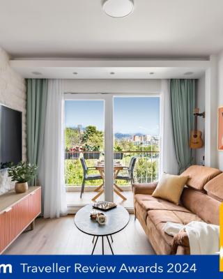 Exquisite Couples Delight with free bikes & parking