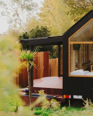 Libelle - Peaceful, Secluded Luxury with abundant wildlife and seasonal water views, on 3 private acres IN Daylesford