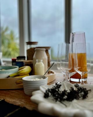 The Lighthouse - Free Breakfast and stunning views