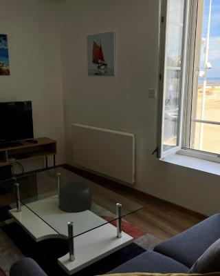 L'Artiste, moderne avec vue mer - cour - parking