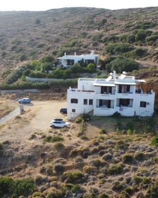 LALAROUS Studios & Apartments