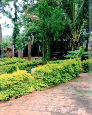 Woodside Resort and Cafe