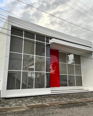 Casa con piscina y campo de golf