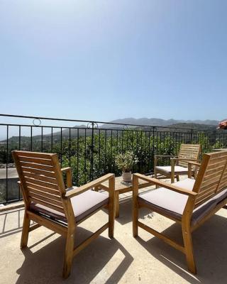 Vrysses Lodge Michael Stelianos