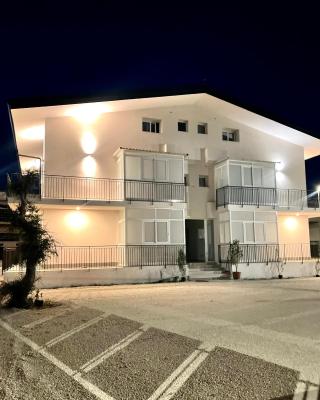 Leverblu House