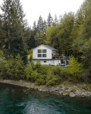 Riverside Retreat on Skagit River