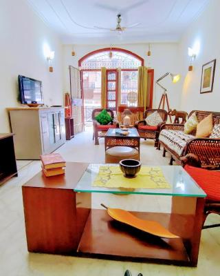 Stay nearby Lutyen's Delhi just 15min from Connaught Place
