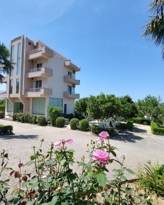 Hotel Dini
