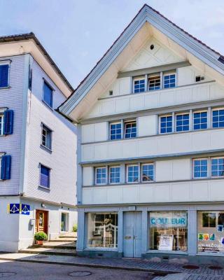 Farbige Wohnung Zentral