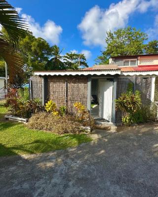 bungalow pied dans l'eau-Tartane