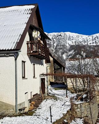 Hikers Hut Hišar