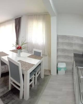 Apartmani Romansa Perucac