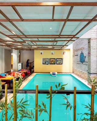 Harmony Old Town Hostel and Pool Bar