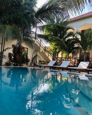 CeZeRe THE PALM HOTEL