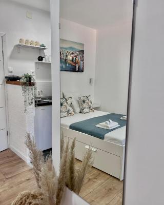 Studio apartments RAFAEL - 4 minutes to the beach
