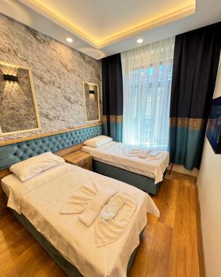 Riverside Hotel
