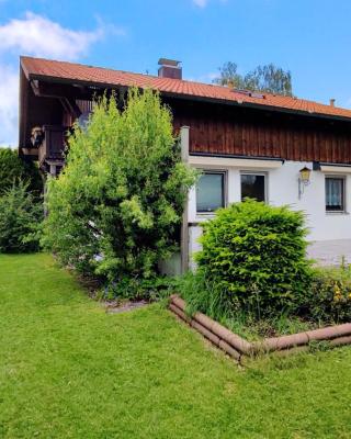 Monteursunterkunft Straßlach- Fitters' accommodation with shared Kitchen & Garden