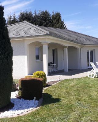 Haute-loire Tence Belle maison neuve plain-pied 4 étoiles avec parc arboré clos