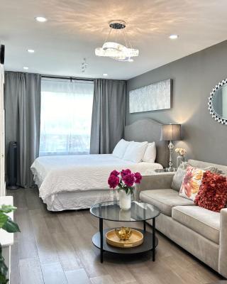 Modern Lux Family Rooms - KingBed - Near Sheppard W Station Toronto