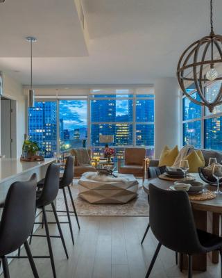 "The Draper" - Luxury Corner Unit w Tower View, - Near Stampede, Saddledome, BMO Centre! FREE Parking, Banff Pass, & Wine!