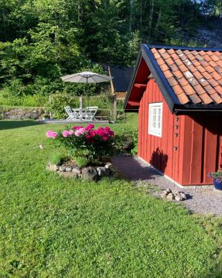 Nyrenoverad liten stuga i Marmorbruket