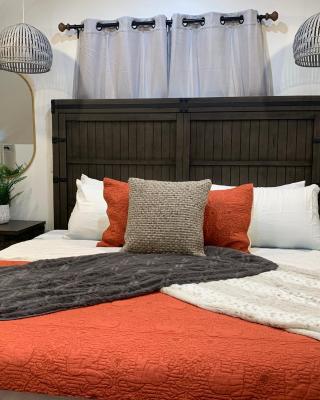 Starlite Motel & Suites