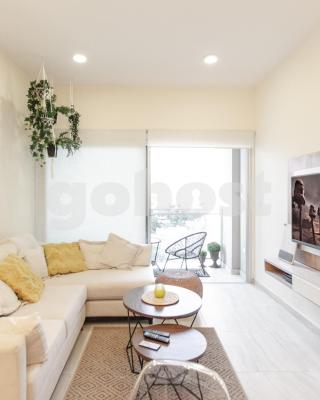 Spacious 2 Bedroom Apartment In Villa Morra