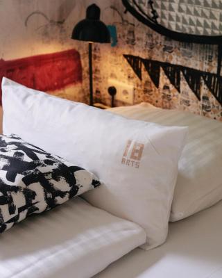 18Arts Hotel - Living in a Gallery!