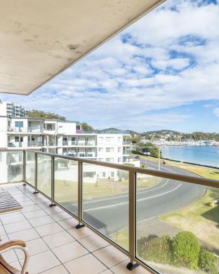 Blue Vista,9,13 Victoria Parade - Studio with stunning water views and air conditioning