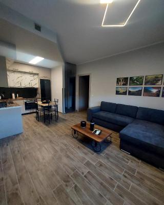 Arianas apartment