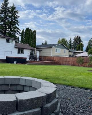 Quiet Retreat with Hot Tub, Pool Table and Spacious Yard