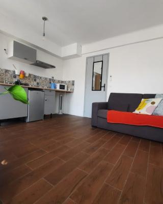 La chambre 2, Climatisée AC, Calme, Cuisine privée