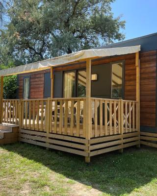 MobilHome Comfort XL (37m2) : 2 Chambres (6 personnes) - 2 SDB - Clim centralisée - TV - Terrasse balcon