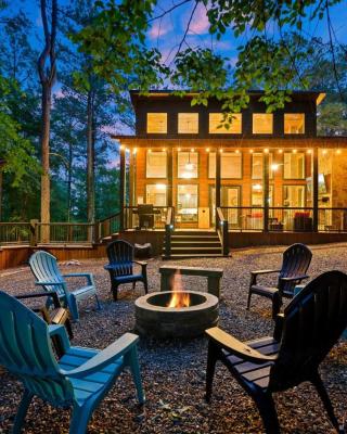 Luxury Cabin in the Woods with Hot Tub and Yard Games!