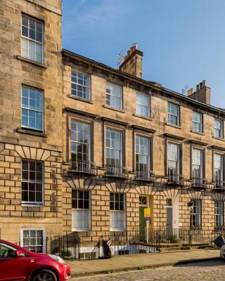 Light and Spacious 2 Bedroom Flat in Heart of Edinburgh