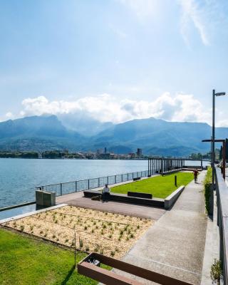 Renzo & Lucia Living Lake