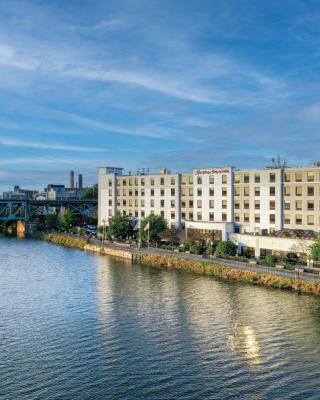 Hampton Inn & Suites Newark-Harrison-Riverwalk