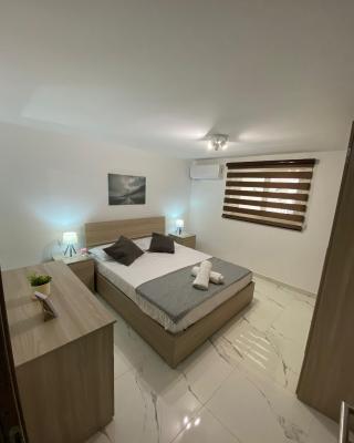 R2 Double Room Msida, in share flat