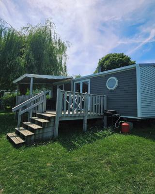 Mobil-home 4 personnes dans camping 5 étoiles proche de la mer