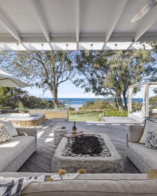 Barellen Beach House - Luxe Beach Front, Oceanview
