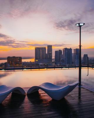 Hotel Serviced Apartments Top One Infinity Pool with View of 360 Degree