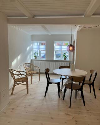 Nyrenoveret charmerende byhus