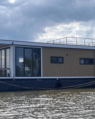Houseboat Tjonger NS003